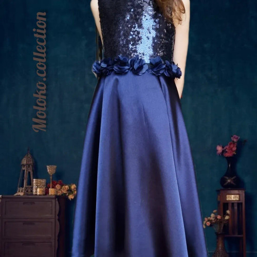 پیراهن مجلسی دخترانه جنس پولک و ساتن با گلهای کارشده در کمر